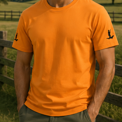 T-shirt cor de laranja com logotipo Cor do Monte nas mangas