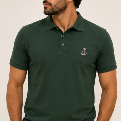 Polo verde com patch castanho Cor do Monte no peito