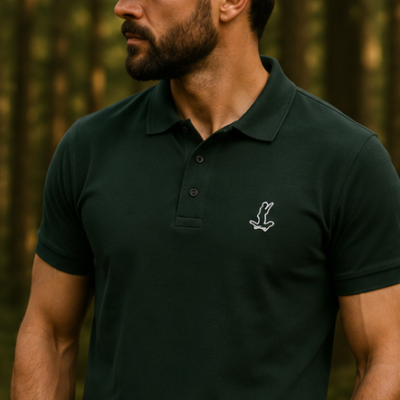 Polo verde floresta com patch Cor do Monte no peito