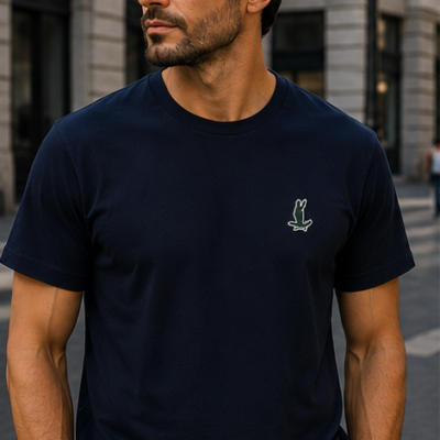 T-shirt azul marinho com patch Cor do Monte no peito