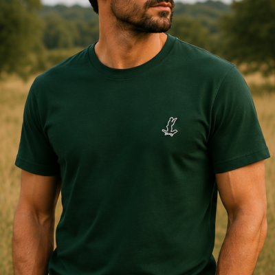 Camiseta verde bosque con patch Cor do Monte en el pecho