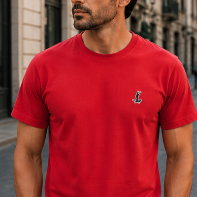 T-shirt em vermelho com patch Cor do Monte no peito