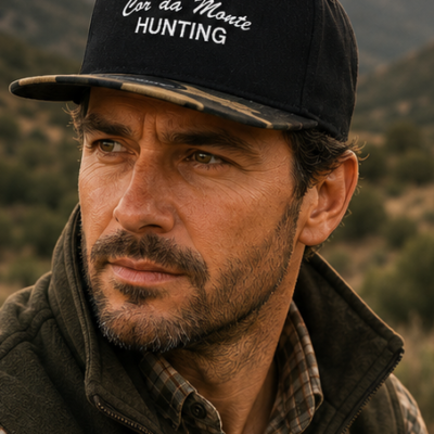 Gorra negra con "Cor do Monte"  y "HUNTING" bordado