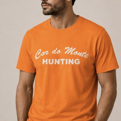 T-shirt laranja com "Cor do Monte" e "HUNTING" no peito